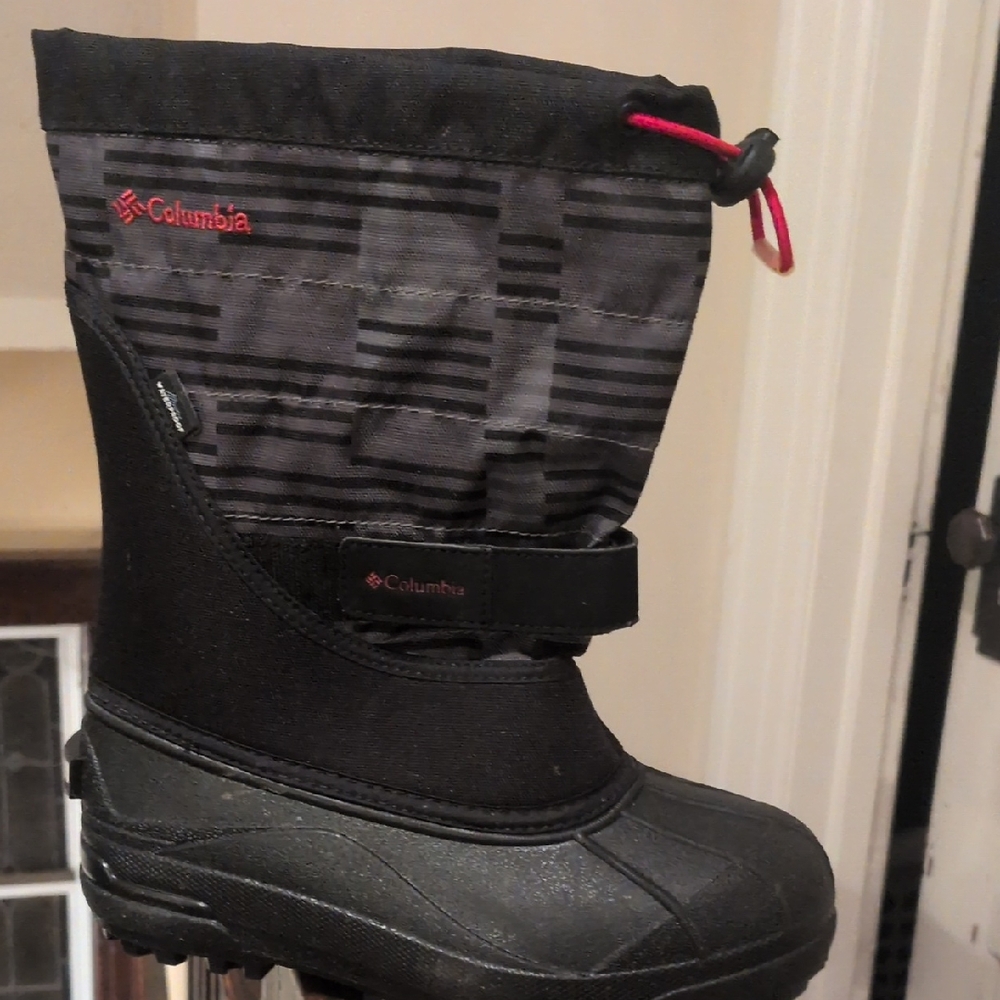 Columbia Kids Black and Gray Snow Boots